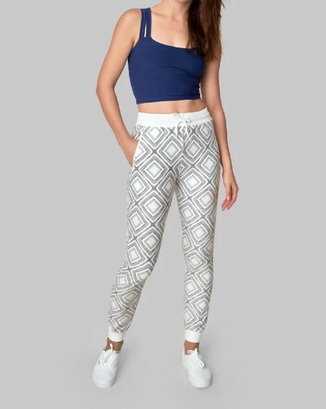 Loose-fit tight trousers for women with high waist and casual, comfortable style -Lineage Jogger In White