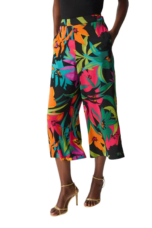 High-waisted tight trousers for women with elastic waistband for added comfort -Hibiscus Print Wide Leg Culotte In Black/multi