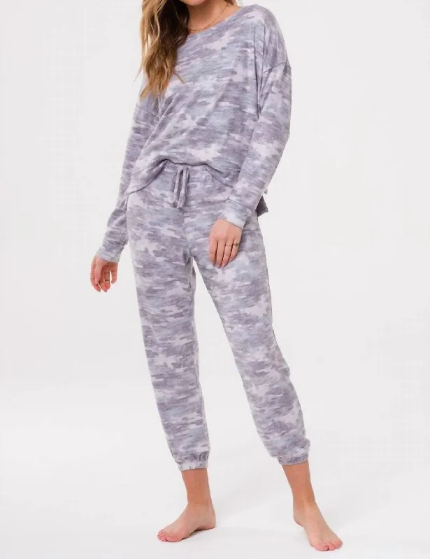 Casual tight trousers for women with cotton blend fabric for easy everyday wear -Weekend Sweatpant In Cozy Camo