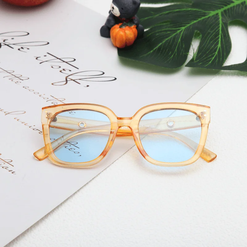 Transparent yellow frame blue