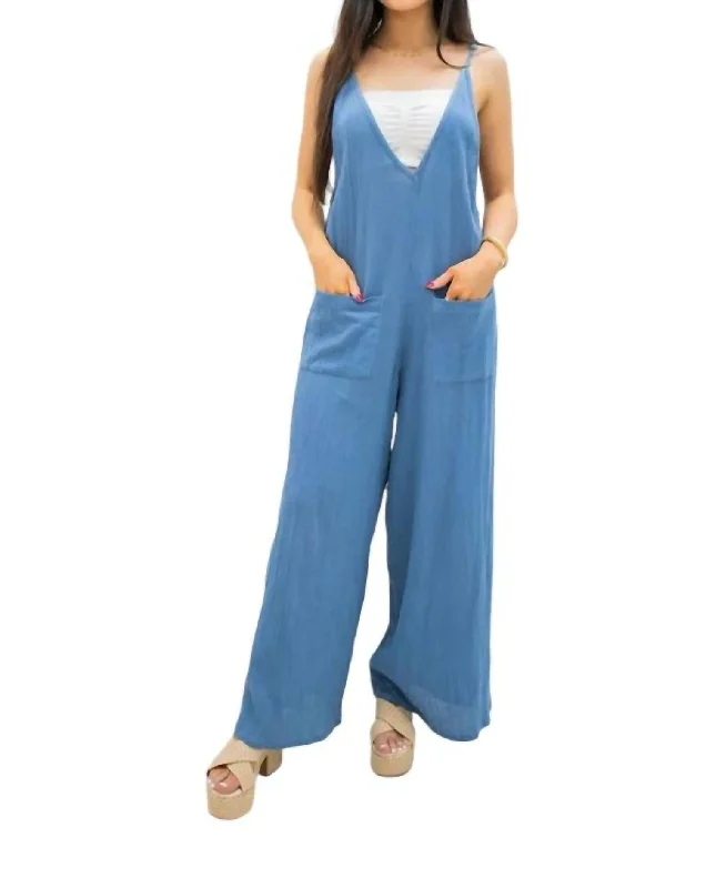 Denim tight trousers for women with skinny fit and timeless blue wash -V-Neck Jumpsuit In Blue