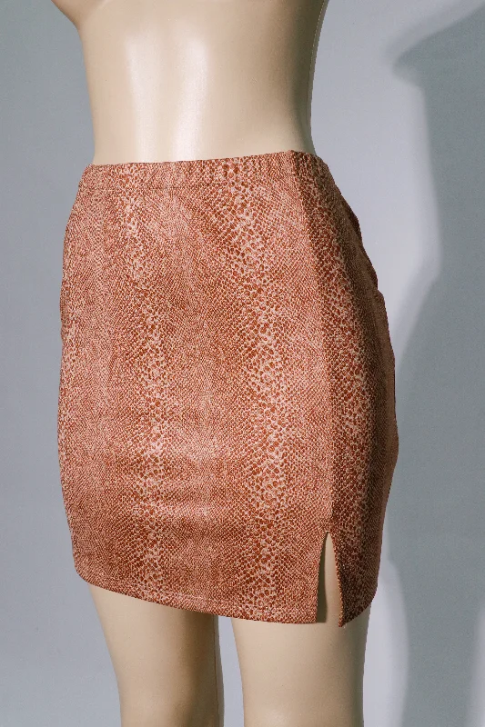 Durable skirts for active lifestyle needs -Snake skin print stretch skirt (19)